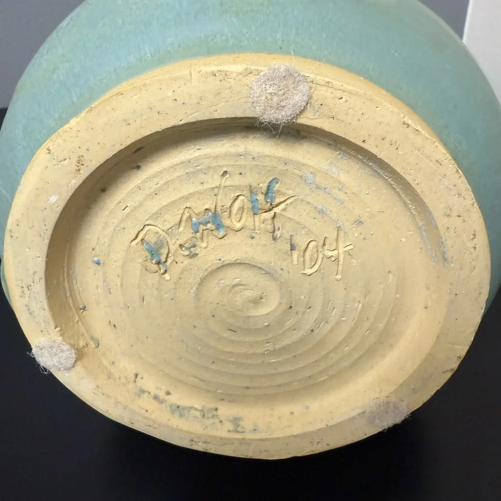 Signed‎ by Artist Ceramic Pottery Elegant Green Vase Glazed textured
